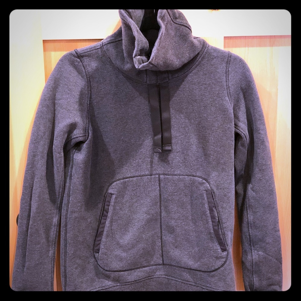 Lululemon sweater/sweatshirt